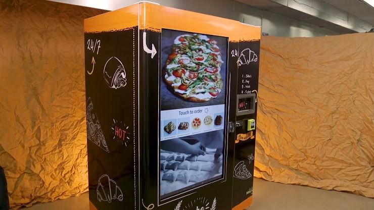 Вендинговый автомат Bake Xpress готовит круассаны и пиццу